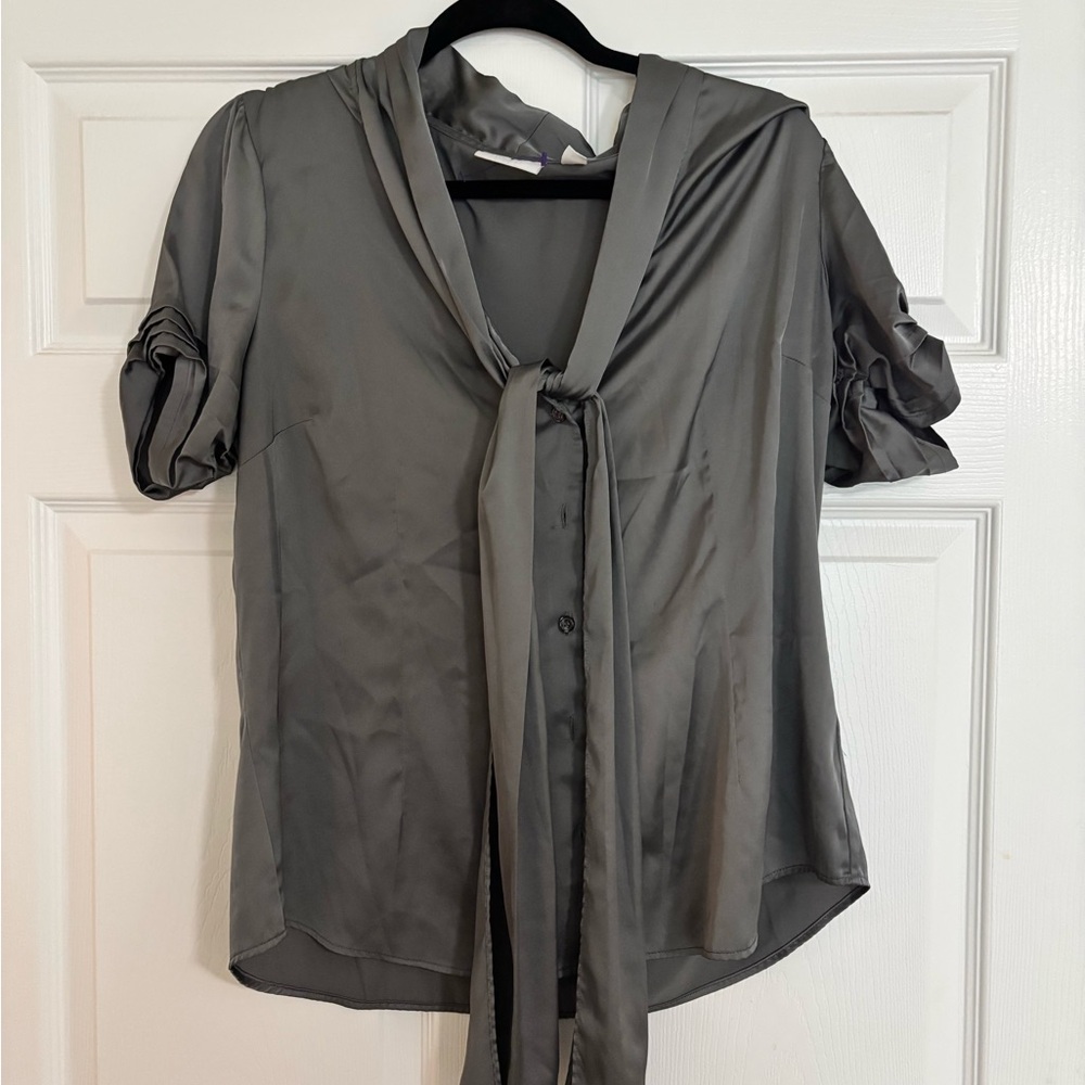 New York & Company Gray Satin Tie-Neck Short Sleeve Blouse